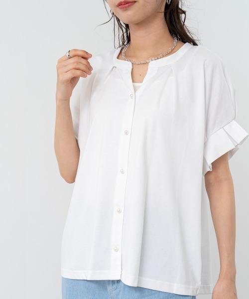 ANNA LUNA(アンナルナ)の「【ANNA LUNA】パールボタン × 袖タック が 上品映え の 旬ブラウス(シャツ/ブラウス・レディース・ブラック/オフホワイト/ブルー・MEDIUM)」の7枚目の写真