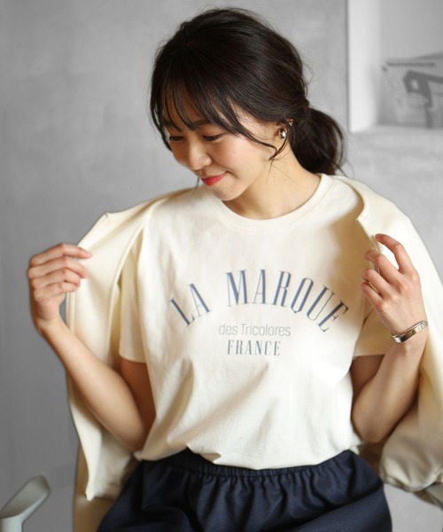 Ehre style(エーレスタイル)の「洗練された大人のロゴT迷子さんへ(Tシャツ/カットソー・レディース・アイボリー/ホワイト×ブラウン/ホワイト×ネイビー・FREE)」の1枚目の写真