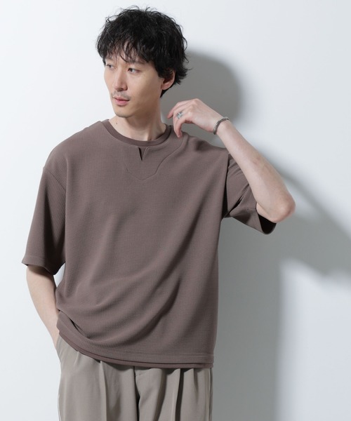 NANO universe(ナノユニバース)の「フェイクレイヤードキーネックTシャツ 半袖(Tシャツ/カットソー・メンズ・オレンジ/ネイビー/グレー系その他4・M/L)」の2枚目の写真