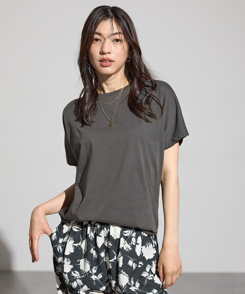 ANY（エニィ）の「エニィファンクションドルマンスリーブＴシャツ（Tシャツ/カットソー・レディース・ブラック系/オールドローズ系/ダークブラウン系/ネイビー系/グレー系/ホワイト系・F）」の3枚目の写真
