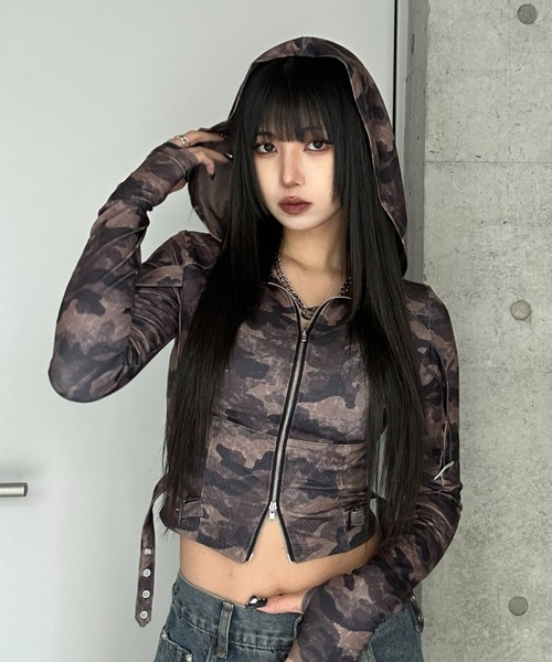 KsG(ケーエスジー)の「クロップドカモフラージュフーディートップス(Tシャツ/カットソー・レディース・グリーン・SMALL/MEDIUM/LARGE)」の1枚目の写真