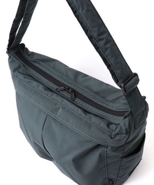 SML(エスエムエル)の「【SML/エスエムエル】別注ヘルメットショルダーバッグM(ショルダーバッグ・メンズ・グリーン/ブラック/ネイビー・FREE)」の11枚目の写真