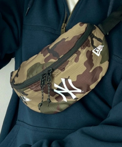 NEW ERA(ニューエラ)の「NEW ERA (ニューエラ)/MLB MINI WAIST BAG /軽量 ロゴプリント ボディバッグ ウエストバッグ ウエストポーチ ヒップサック(ボディバッグ/ウエストポーチ・レディース・ブラウン系カモフラージュ/ブラック/ブラック系その他・FREE)」の4枚目の写真