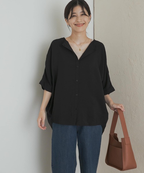 URBAN RESEARCH DOORS(アーバンリサーチドアーズ)の「バックシャーリングドルマンブラウス(シャツ/ブラウス・レディース・ブラック/カーキ・MEDIUM)」の3枚目の写真