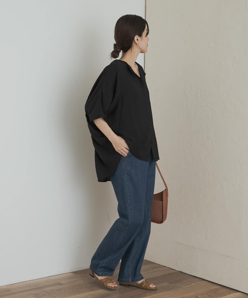 URBAN RESEARCH DOORS(アーバンリサーチドアーズ)の「バックシャーリングドルマンブラウス(シャツ/ブラウス・レディース・ブラック/カーキ・MEDIUM)」の5枚目の写真