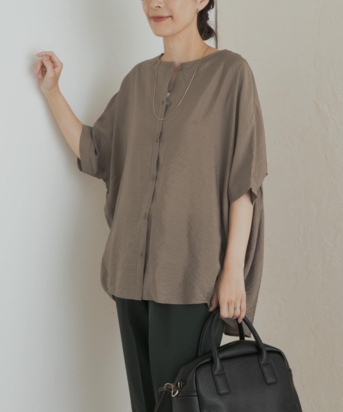 URBAN RESEARCH DOORS(アーバンリサーチドアーズ)の「バックシャーリングドルマンブラウス(シャツ/ブラウス・レディース・ブラック/カーキ・MEDIUM)」の8枚目の写真