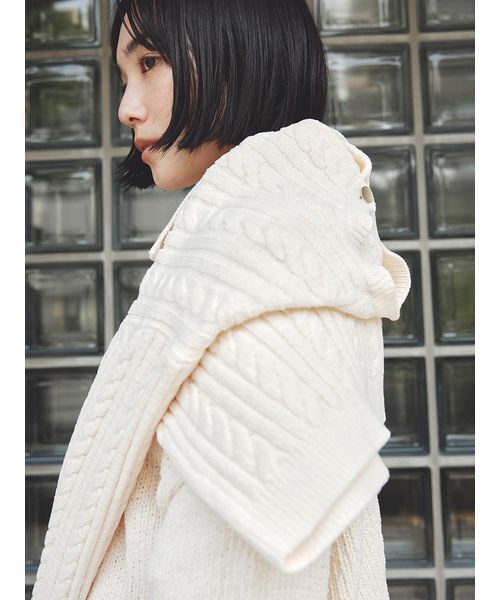 MIESROHE（ミースロエ）の「モールヤーンオープンカラーNT（ニット/セーター・レディース・ホワイト/ブラック/レッド・F）」の4枚目の写真