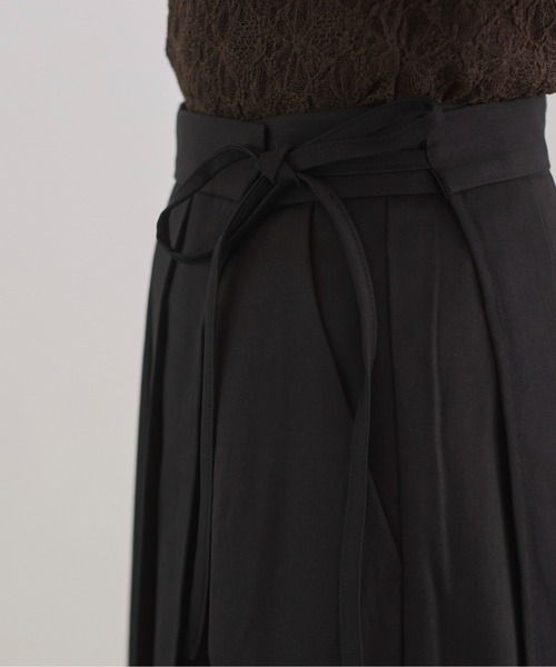 ANGIE（アンジー）の「【セットアイテム/単品着用可能】ラッププリーツスカート付き スラックスパンツ（スラックス・レディース・ブラック/チャコール・FREE）」の8枚目の写真