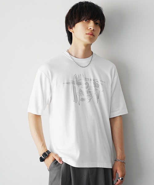 MinoriTY(マイノリティ)の「【MinoriTY】ソフトタッチ×厚手仕立て落書き風箔プリントTシャツ 半袖Tシャツ メンズ 夏服(Tシャツ/カットソー・メンズ・スミクロ/オフホワイト・L/M/S)」の4枚目の写真