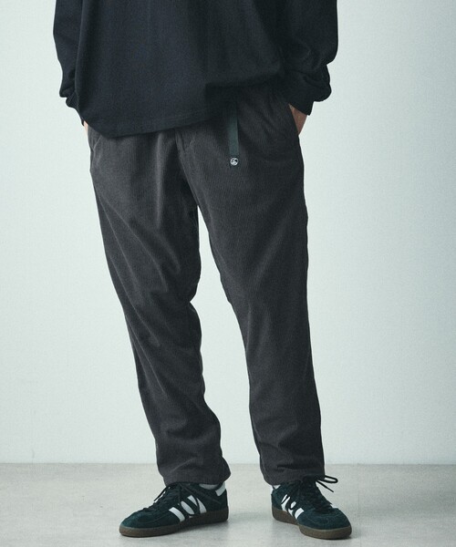 FREAK'S STORE（フリークスストア）の「限定展開 ベーシックシルエット コーデュロイ クライミング パンツ / テーパードシルエット（その他パンツ・メンズ・オリーブ/ブラウン/ブラック/チャコールグレー/ベージュ・MEDIUM/SMALL/LARGE）」の2枚目の写真