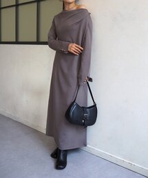 袖ボタンドレープネックカットワンピース
