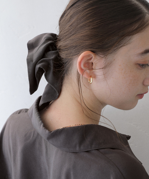 La TOTALITE（ラトータリテ）の「【洗える】シュシュSETピーチサテン起毛シャツ（シャツ/ブラウス・レディース・ブラウン/キャメル/バーガンディー・FREE）」の13枚目の写真