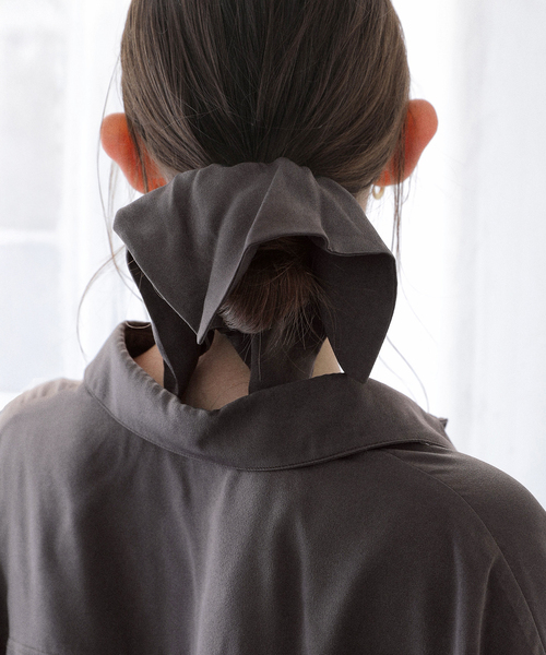 La TOTALITE（ラトータリテ）の「【洗える】シュシュSETピーチサテン起毛シャツ（シャツ/ブラウス・レディース・ブラウン/キャメル/バーガンディー・FREE）」の14枚目の写真