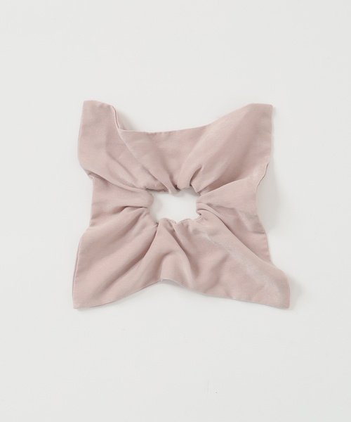 La TOTALITE（ラトータリテ）の「【洗える】シュシュSETピーチサテン起毛シャツ（シャツ/ブラウス・レディース・ブラウン/キャメル/バーガンディー・FREE）」の6枚目の写真