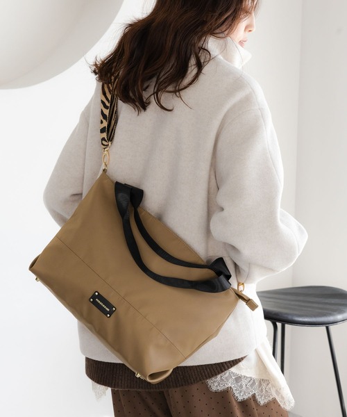 Elura(エルーラ)の「撥水ベルト2WAYトート/579691(トートバッグ・レディース・ブラック/ベージュ/クリーム/キャメル/カーキ/グレー・FREE)」の6枚目の写真