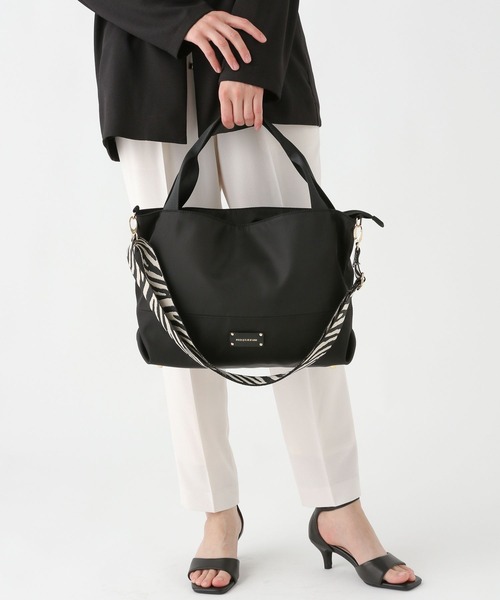 Elura(エルーラ)の「撥水ベルト2WAYトート/579691(トートバッグ・レディース・ブラック/ベージュ/クリーム/キャメル/カーキ/グレー・FREE)」の9枚目の写真