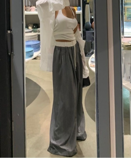 FAVORITO(ファヴォリート)の「ドローストリングパッチワークストライプ柄ワイドパンツ(その他パンツ・レディース・グレー/ネイビー・F)」の11枚目の写真