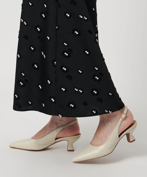 UNITED ARROWS(ユナイテッドアローズ)の「ポインテッドトゥ スリングバック パンプス(パンプス・レディース・オフホワイト/その他1・36/38/37h/36h/35h/37/35)」の4枚目の写真