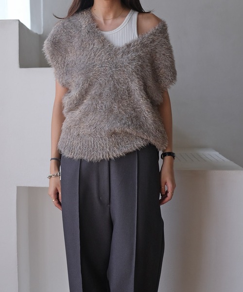 AKTE(アクテ)の「Vネックラメシャギーニットベスト(ベスト・レディース・ベージュ系/グレー系・FREE)」の19枚目の写真