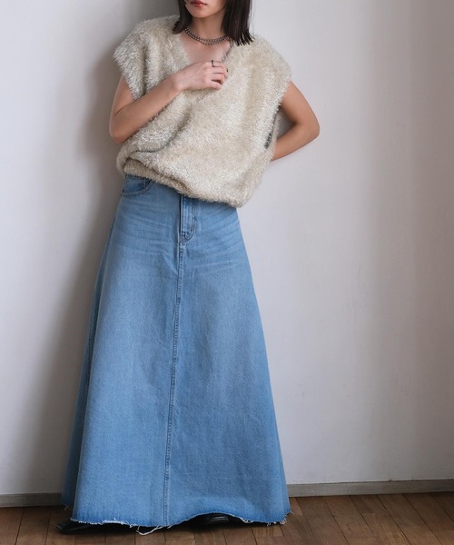 AKTE(アクテ)の「Vネックラメシャギーニットベスト(ベスト・レディース・ベージュ系/グレー系・FREE)」の5枚目の写真