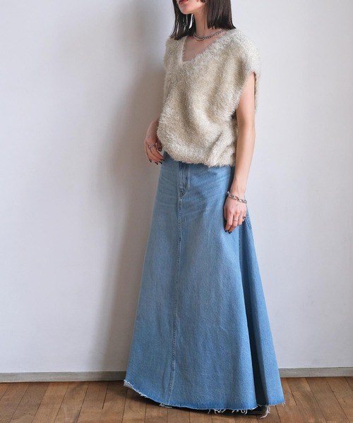 AKTE(アクテ)の「Vネックラメシャギーニットベスト(ベスト・レディース・ベージュ系/グレー系・FREE)」の6枚目の写真