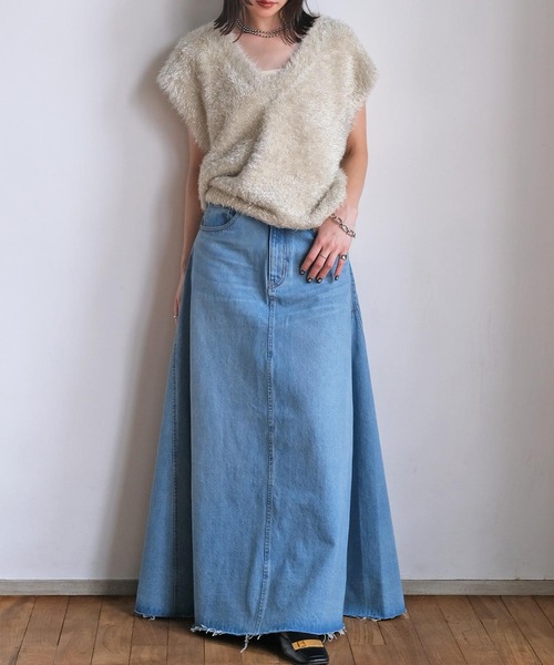 AKTE(アクテ)の「Vネックラメシャギーニットベスト(ベスト・レディース・ベージュ系/グレー系・FREE)」の8枚目の写真