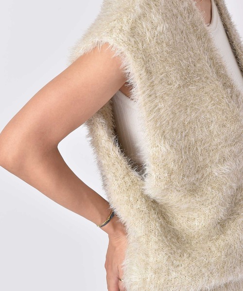 AKTE(アクテ)の「Vネックラメシャギーニットベスト(ベスト・レディース・ベージュ系/グレー系・FREE)」の14枚目の写真