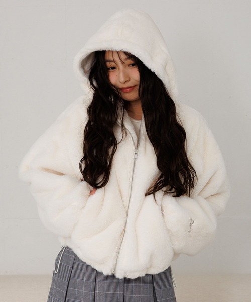 repipi armario（レピピ アルマリオ）の「【girly line】モコモコファーフーディ－（ブルゾン・キッズ・チャコールグレー/アイボリー/モカ・SMALL/MEDIUM/LARGE）」の11枚目の写真