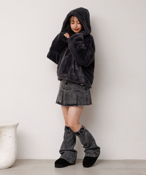 repipi armario（レピピ アルマリオ）の「【girly line】モコモコファーフーディ－（ブルゾン・キッズ・チャコールグレー/アイボリー/モカ・SMALL/MEDIUM/LARGE）」の15枚目の写真