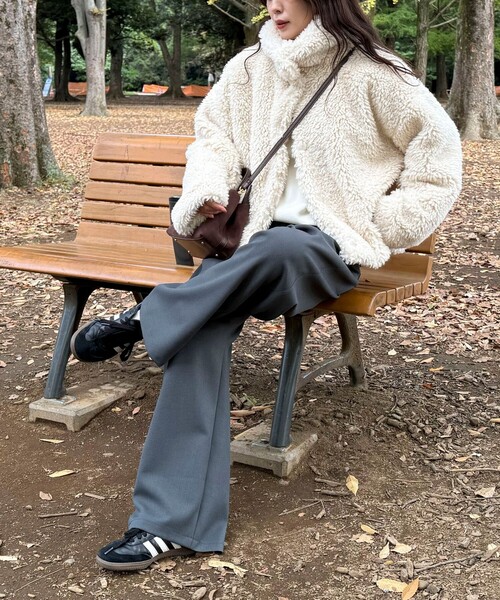 fredy emue(フレディエミュ)の「フェイクファーコート(ムートンコート・レディース・ベージュ/アイボリー/チャコールグレー・38)」の9枚目の写真