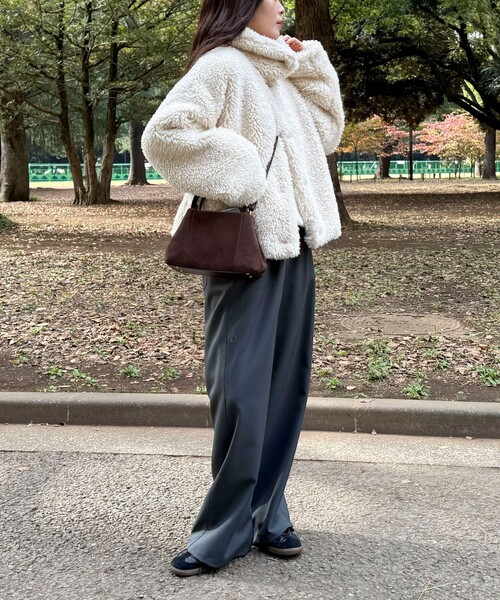 fredy emue(フレディエミュ)の「フェイクファーコート(ムートンコート・レディース・ベージュ/アイボリー/チャコールグレー・38)」の12枚目の写真