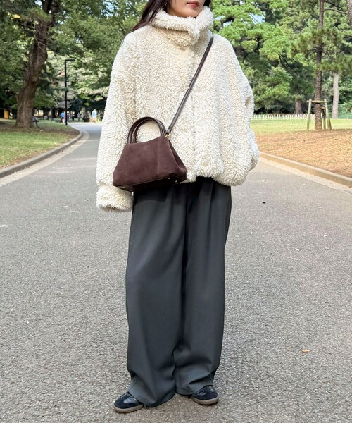fredy emue(フレディエミュ)の「フェイクファーコート(ムートンコート・レディース・ベージュ/アイボリー/チャコールグレー・38)」の17枚目の写真