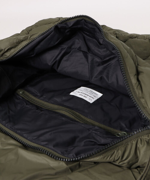 TAION(タイオン)の「【TAION】MILITARY MESSENGER DOWN BAG-L TAION-MGBG01ALSML-L(メッセンジャーバッグ・メンズ・セージグリーン/ダークオリーブ/ブラック・FREE)」の7枚目の写真