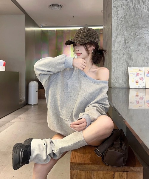 meJane（ミージェーン）の「ナンバー17ワッペントップス × スウェットショートパンツ × レッグカバー セットアップ（セットアップ・レディース・グレー・M/L）」の2枚目の写真