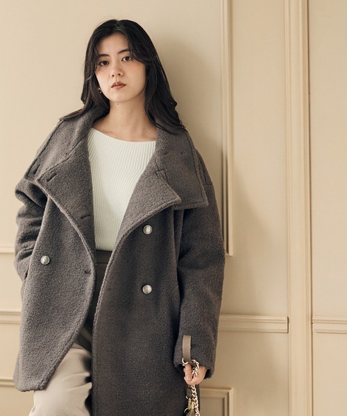 12Twelve Agenda(トゥエルブ アジェンダ)の「衿2wayフラッフィーハーフコート(その他アウター・レディース・チャコールグレー/アイボリー・M)」の2枚目の写真