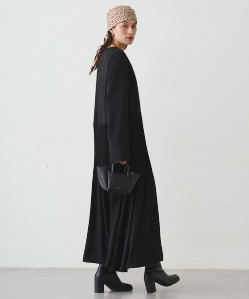 ラウンジドレス) プリーツVワンピース　ロングドレス　今季　今期 LOUNGEDRESS（ラウンジドレス）の「プリーツVワンピース（ワンピース