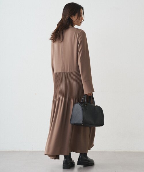 ラウンジドレス) プリーツVワンピース　ロングドレス　今季　今期 LOUNGEDRESS（ラウンジドレス）の「プリーツVワンピース（ワンピース