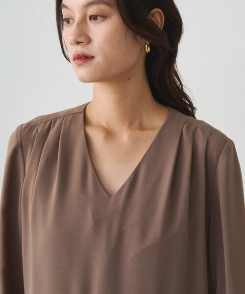 ラウンジドレス) プリーツVワンピース　ロングドレス　今季　今期 LOUNGEDRESS（ラウンジドレス）の「プリーツVワンピース（ワンピース