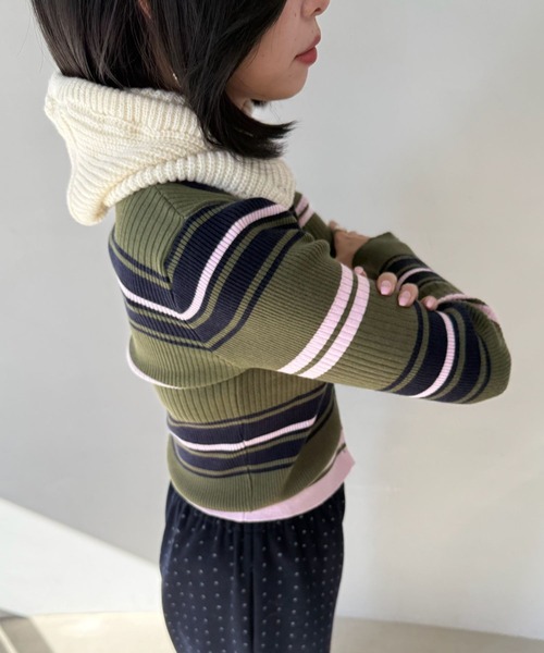 SANSeLF(サンセルフ)の「【SANSeLF】マルチボーダーニットトップス コンパクトシルエット saw25a050(ニット/セーター・レディース・ボルドー/カーキ・FREE)」の3枚目の写真