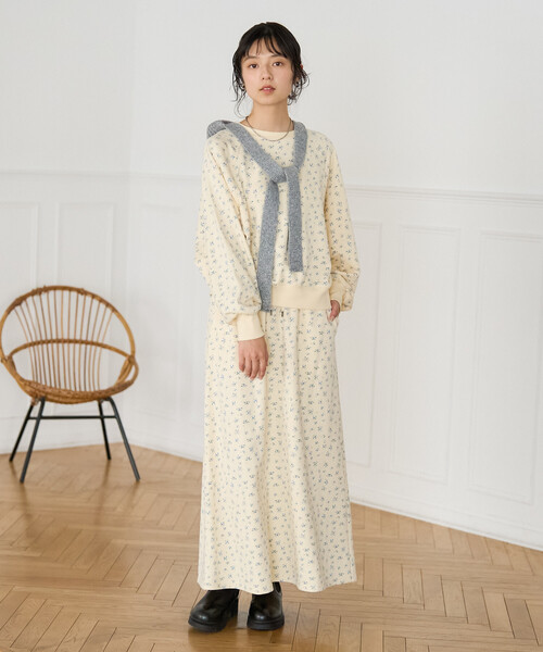 FREAK'S STORE(フリークスストア)の「フラワー プリントスウェット/小花柄スウェット<セットアップ対応>(スウェット・レディース・オフホワイト/ライトグレー・フリ-)」の6枚目の写真