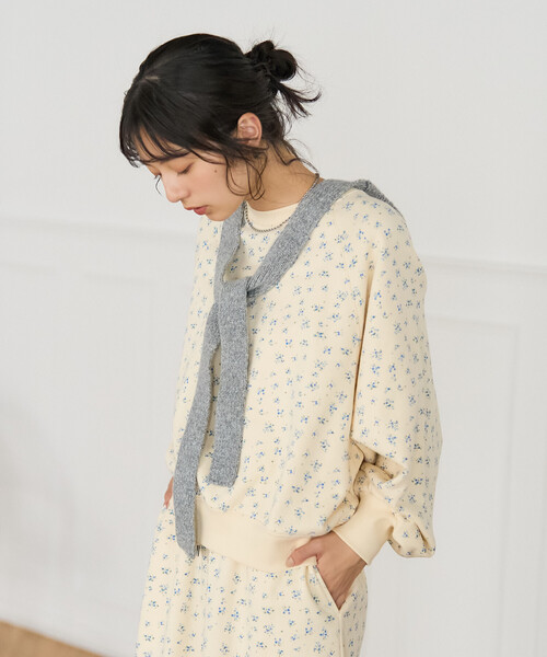 FREAK'S STORE(フリークスストア)の「フラワー プリントスウェット/小花柄スウェット<セットアップ対応>(スウェット・レディース・オフホワイト/ライトグレー・フリ-)」の10枚目の写真