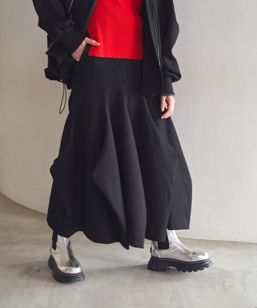 OMMO（オーエムエムオー）の「FLASK PATTERN VOLUME SK（スカート・レディース・ブラック/ホワイト・36/38）」の2枚目の写真