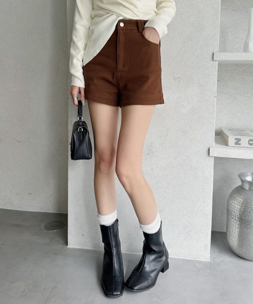 Ada.(エイダ)の「スエードタッチ ハイウエスト ショートパンツ(その他パンツ・レディース・ブラック/ブラウン・M/L)」の9枚目の写真