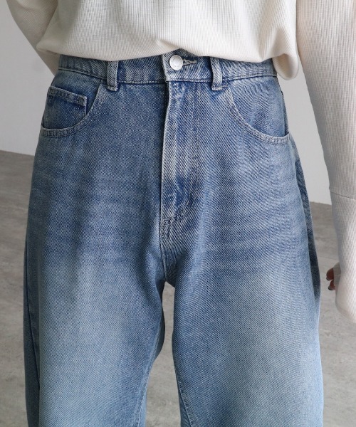 zena(ジェナ)の「デニムバレルレッグパンツ(デニムパンツ・レディース・ケミカルウォッシュ・M/L/S)」の2枚目の写真