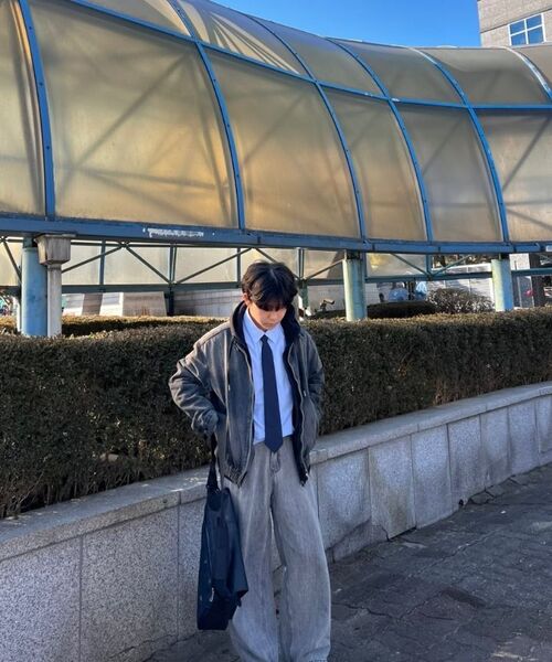 AGOD（エージーオーディー）の「ウォッシュドクロップジップアップデニムジャケット[グレー]（デニムジャケット・レディース・グレー・MEDIUM/LARGE/X-LARGE）」の20枚目の写真