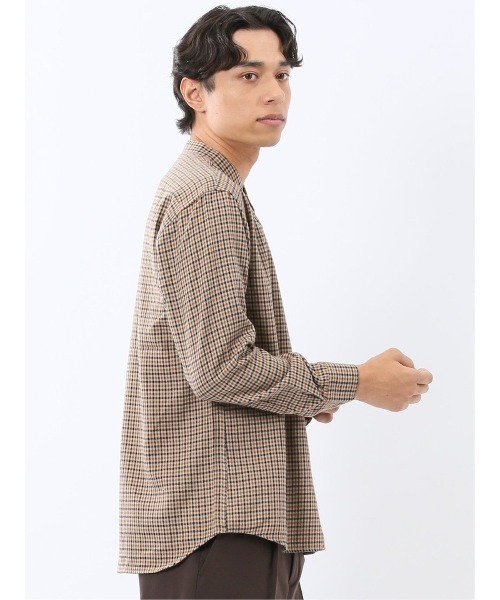 m.f.editorial（エムエフエディトリアル）の「【ネルチェック 起毛】ポートブリッジ/Port Bridge バンドカラー長袖シャツ（シャツ/ブラウス・メンズ・ベージュ/ダークウッド・MEDIUM/LARGE）」の6枚目の写真