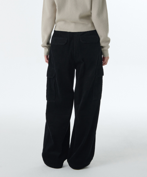 MUSINSA STANDARD WOMAN（ムシンサスタンダードウーマン）の「ウィメンズ コーデュロイ ワイドカーゴパンツ [ブラック]（その他パンツ・レディース・その他・30/24/25/26/27/28/29）」の2枚目の写真