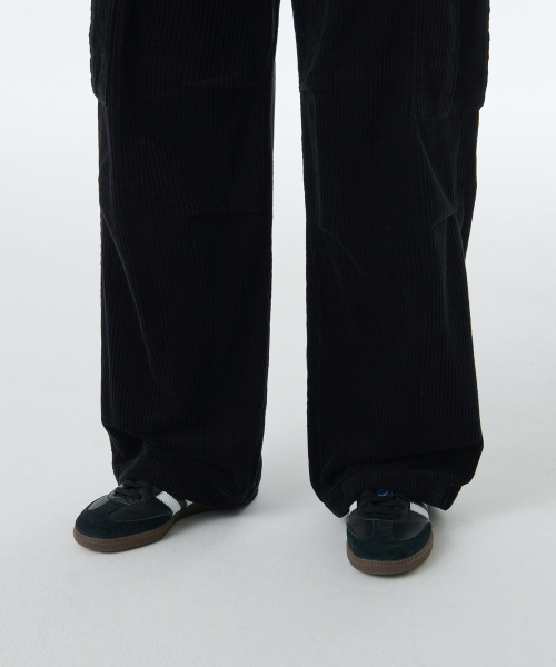 MUSINSA STANDARD WOMAN（ムシンサスタンダードウーマン）の「ウィメンズ コーデュロイ ワイドカーゴパンツ [ブラック]（その他パンツ・レディース・その他・30/24/25/26/27/28/29）」の7枚目の写真
