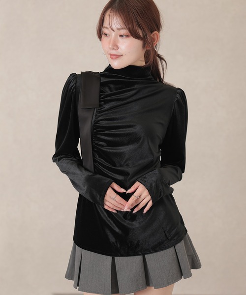 Lace Ladies(レースレディース)の「ベロア ギャザー 肩リボン ハイネック トップス(その他トップス・レディース・ブラック・FREE)」の2枚目の写真