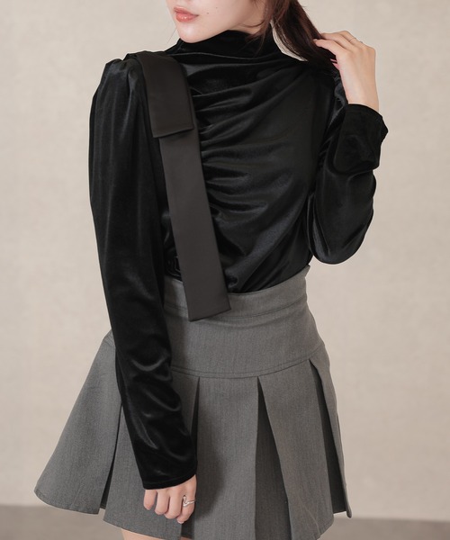 Lace Ladies(レースレディース)の「ベロア ギャザー 肩リボン ハイネック トップス(その他トップス・レディース・ブラック・FREE)」の5枚目の写真